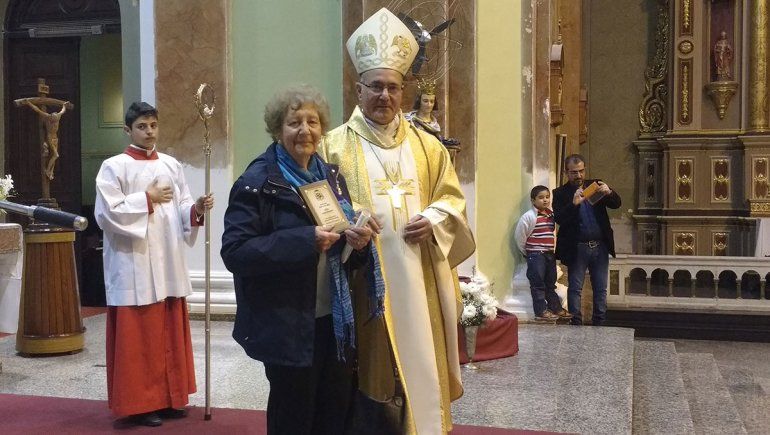 El obispo de San Luis no quiere mujeres en el altar