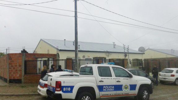 La ciudad quedó conmocionada por esta noticia. José Soria asesinó y se suicidó con su arma reglamentaria.