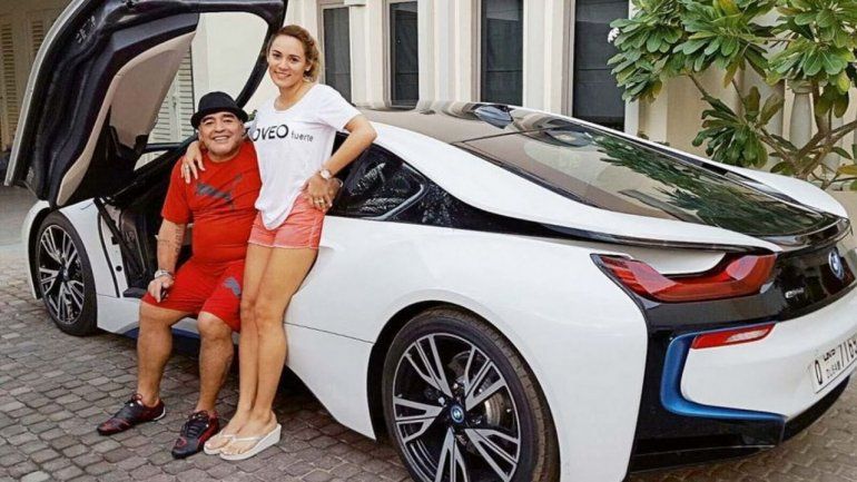 El impresionante BMW que perteneció a Maradona podría costar más de 150 mil euros