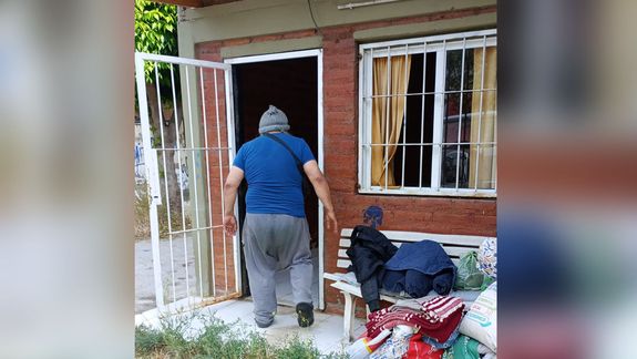 Iveth y Hugo estában hace días deambulando y durmiendo en las calles de Neuquén.