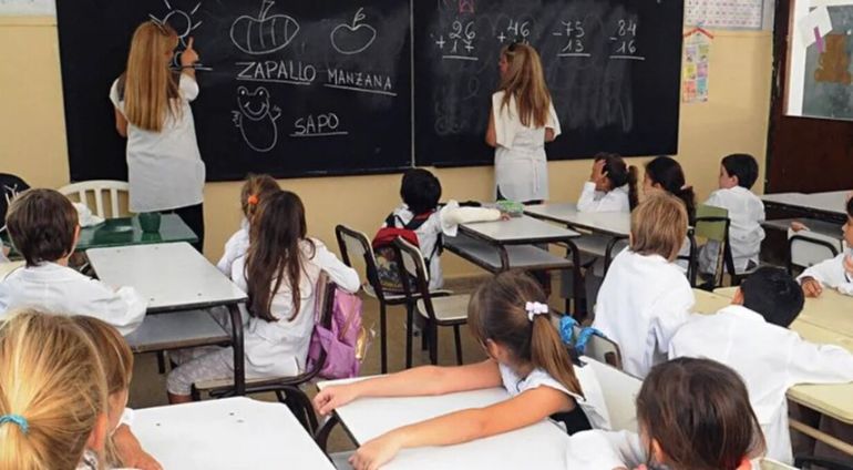 Estudiantes de secundaria y universidades tendrán clases normalmente