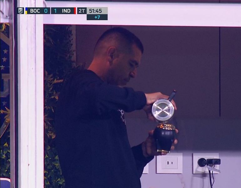 Con mate en mano, Riquelme vio la derrota del Xeneize Con mate en mano, Riquelme vio la derrota del Xeneize