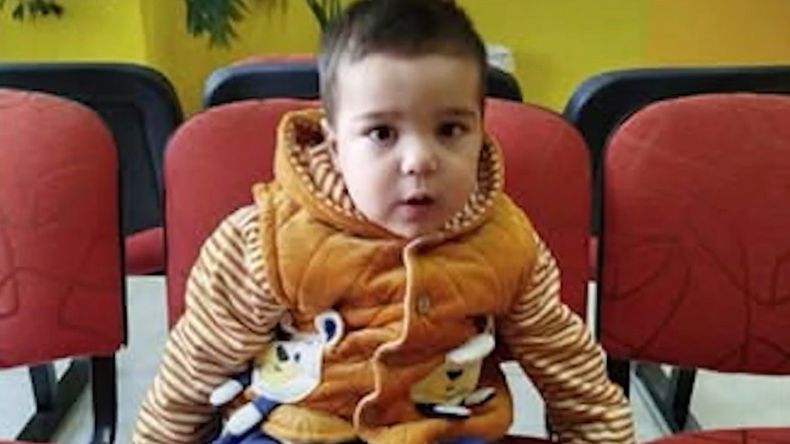 Lionel, el pequeño neuquino que nació con una cardiopatía necesita ayuda | LM Neuquen Lionel, el pequeño neuquino que nació con una cardiopatía necesita ayuda