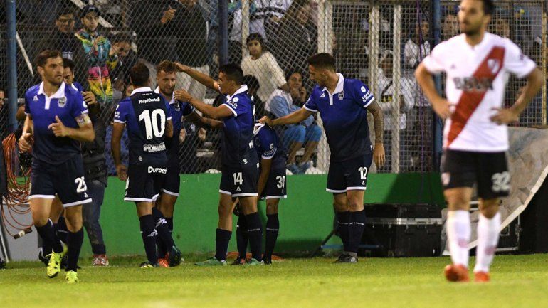 Gimnasia venció sobre el final a River en La Plata
