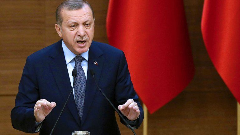 Erdogan pide respeto por los DD.HH. y lanza advertencias.