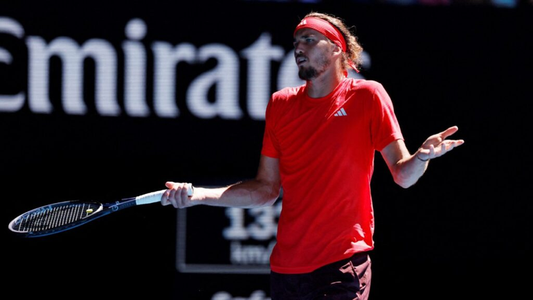 Alexander Zverev apuntó contra la afición porque abuchearon a Djokovic. Alexander Zverev apuntó contra la afición porque abuchearon a Djokovic.