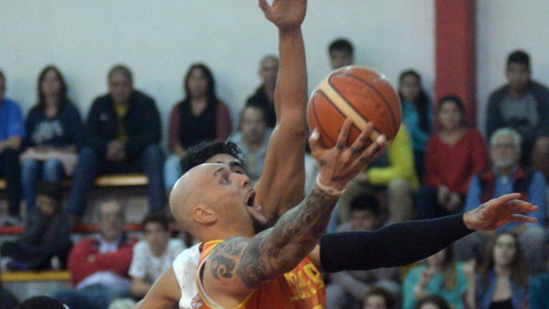 Piuma es uno de los pilares en el joven equipo de Santángelo.