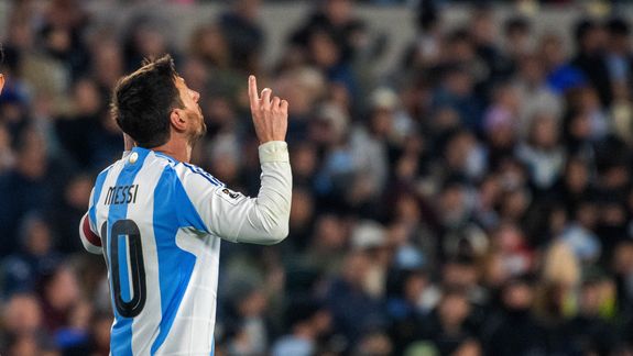 Lionel Messi anotó un doblete contra Venezuela.