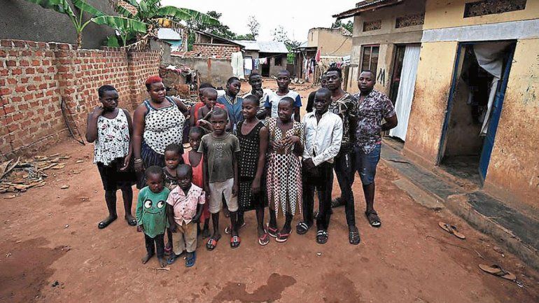 Una ugandesa de 39 años cría sola a sus 38 hijos