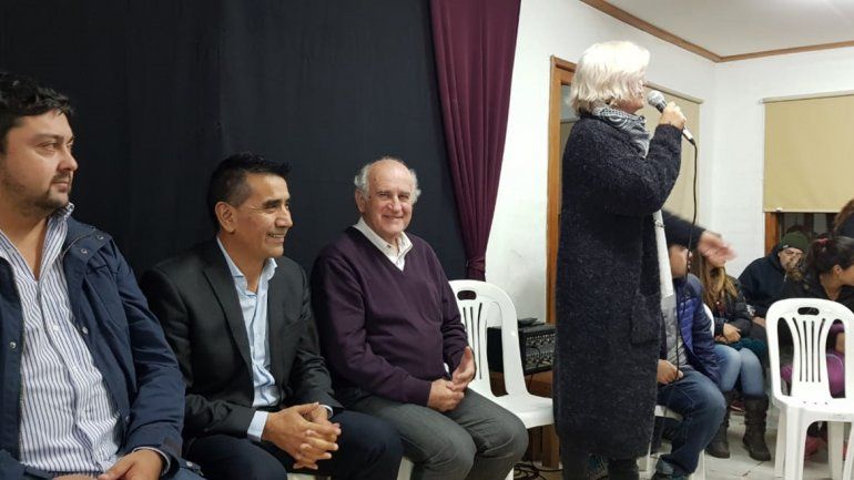Parrilli pide calma a ansiosos con el traje de candidato