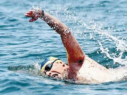 El nadador mendocino Gustavo Oriozabala cruzará el Nahuel Huapi el martes 17 de febrero. El nadador mendocino Gustavo Oriozabala cruzará el Nahuel Huapi el martes 17 de febrero.