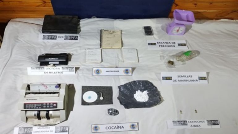 La Policía Federal allanó dos viviendas en Cutral Co: funcionaban como kiosco narco y su depósito