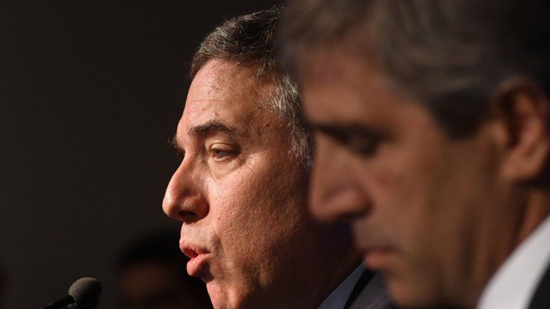 Dujovne anunció la baja fiscal y el recorte en el gasto público