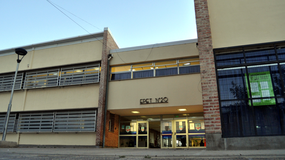 Familias suplican por un banco en la EPET 20