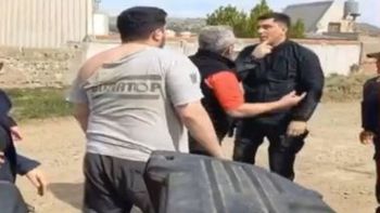 Caleta Olivia: los asaltaron, se pelearon con la Policía y terminaron detenidos. Caleta Olivia: los asaltaron, se pelearon con la Policía y terminaron detenidos.