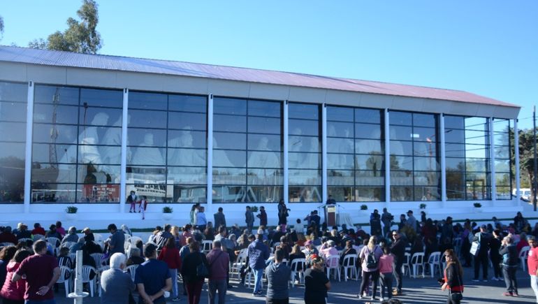 Cutral Co inauguró la gigante escultura de La última cena de Da Vinci