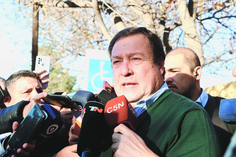 Alberto Weretilneck, uno de los gobernadores que critic&oacute; a Javier Milei y est&aacute; contra el DNU.