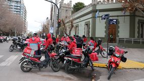 Los trabajadores de aplicaciones de delivery buscan mejores condiciones laborales. | LM Neuquen Los trabajadores de aplicaciones de delivery buscan mejores condiciones laborales.