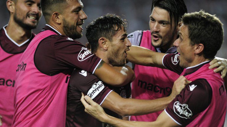 Facundo Monteseirín abraza