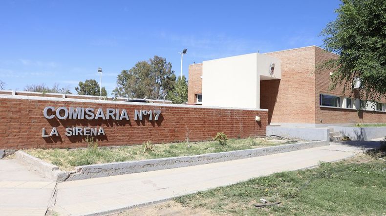 Personal de la Comisaría 17 intervino en el hallazgo del nene caminando solo por la calle | LM Neuquen Personal de la Comisaría 17 intervino en el hallazgo del nene caminando solo por la calle