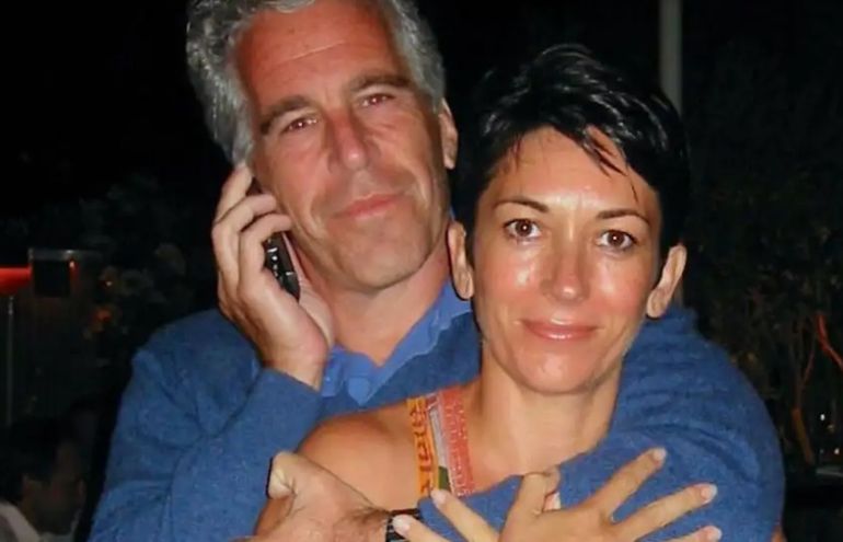 Jeffrey Epstein junto a su pareja, la heredera británica Ghislaine Maxwell. Jeffrey Epstein junto a su pareja, la heredera británica Ghislaine Maxwell.