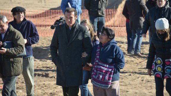 Gutiérrez recorrió Colonia Nueva Esperanza acompañado por candidatos emepenista de la ciudad.