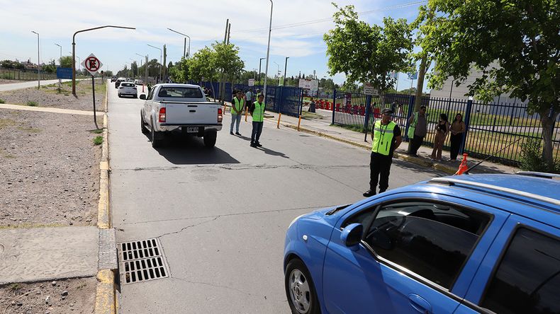 Alrededor de 200 vehículos prestaban servicio de transporte con una app no habilitada / Foto | LM Neuquen Alrededor de 200 vehículos prestaban servicio de transporte con una app no habilitada / Foto