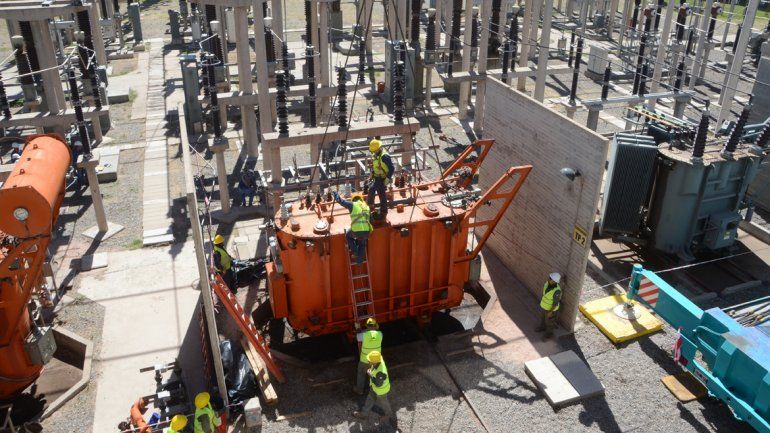 La construcción de nuevas estaciones transformadoras traerá una mejora del servicio. En la actualidad