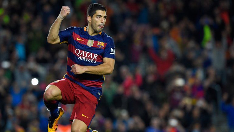 El delantero uruguayo festeja uno de sus cuatro tantos.