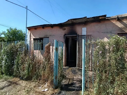Un hombre de 41 años falleció esta madrugada, tras un incendio en su taller mecánico en General Roca. Un hombre de 41 años falleció esta madrugada, tras un incendio en su taller mecánico en General Roca.