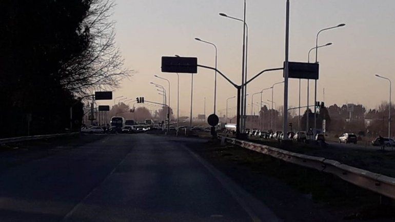 Los vecinos de Ruca Antú trasladaron el corte a la Ruta 7