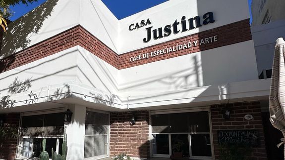 El frente de la confitería cipoleña que sufrió el insólito robo.