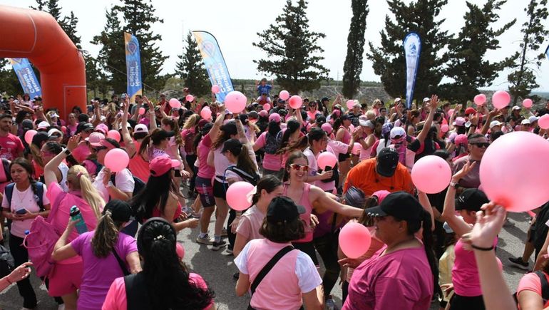 Octubre Rosa: una marea humana se unió en la barda en la lucha por la vida