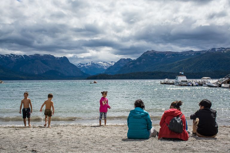El turismo en Villa La Angostura no se detiene. La gente se ajusta, camina y busca precios. Incluso en los hoteles. El turismo en Villa La Angostura no se detiene. La gente se ajusta, camina y busca precios. Incluso en los hoteles.