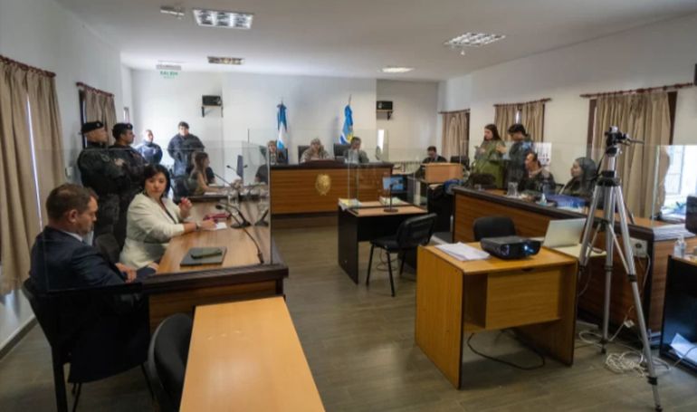 La lectura de la condena a Roberto Neil, el martes en una sala judicial de Río Gallegos. La lectura de la condena a Roberto Neil, el martes en una sala judicial de Río Gallegos.