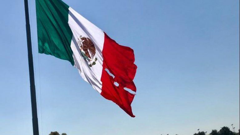 Delante del presidente del país