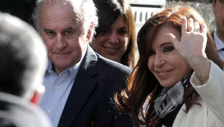 Oscar Parrilli es la persona de confianza de Cristina Kirchner. Oscar Parrilli es la persona de confianza de Cristina Kirchner.