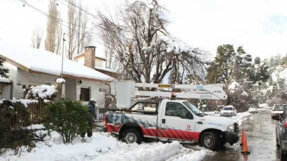 Sigue el alerta y continúan los trabajos para mejorar las condiciones en la cordillera