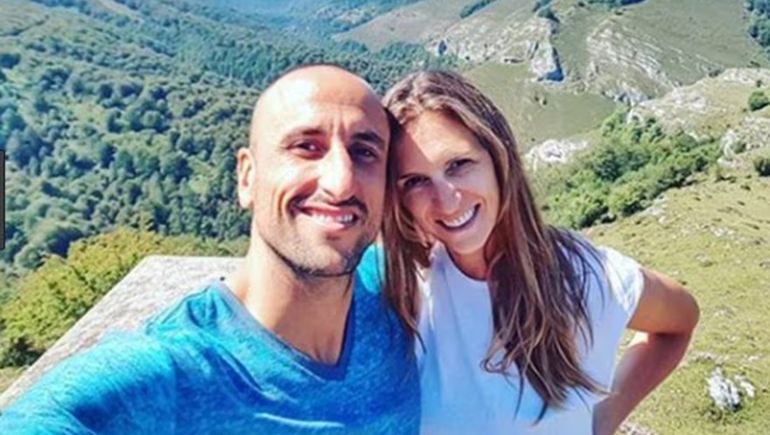 Manu Ginóbili, nacido en Leo, con su esposa, Marianela Oroño. Manu Ginóbili, nacido en Leo, con su esposa, Marianela Oroño.