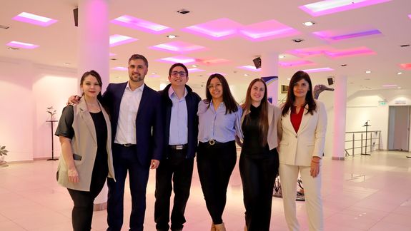 Excelencia académica y compromiso asistencial: Leben Salud celebró la graduación de 12 nuevos especialistas