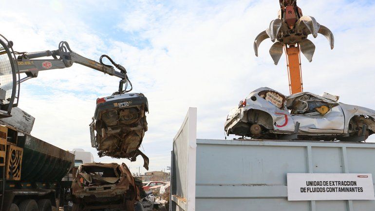 Mandan otros 700 vehículos a las garras de la compactadora