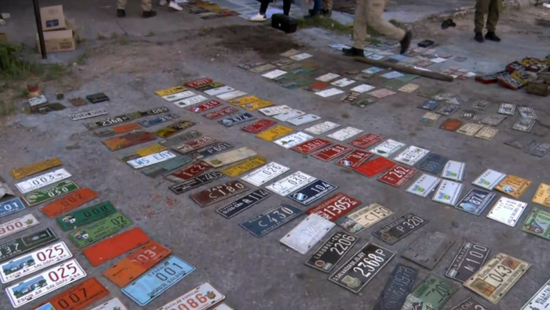 Desmantelaron una fábrica de patentes truchas que se vendían por internet a todo el país