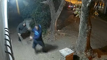 vecinos se cansaron de los robos y atacaron al ladron a palazos