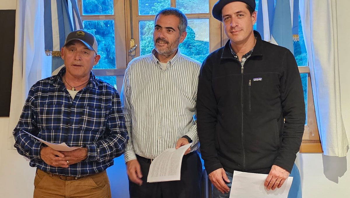 ¿Qué establece el Convenio entre el Ministerio de Turismo y sectores afines para la protección de los ríos?