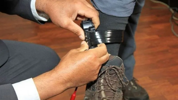 La tobillera tiene GPS y advierte la ubicación en tiempo real. La tobillera tiene GPS y advierte la ubicación en tiempo real.