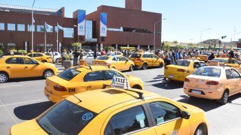 taxistas suspendieron los cortes y protestas contra taxi rosa