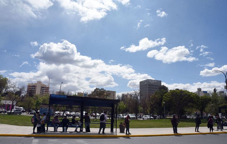 ¡De cabeza al río! Neuquén rompió la barrera de los 38°C