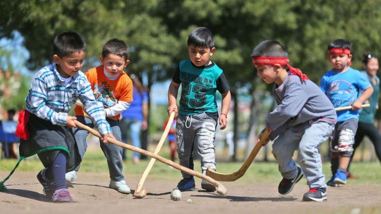 Qué es el palin, el deporte ancestral de los mapuches