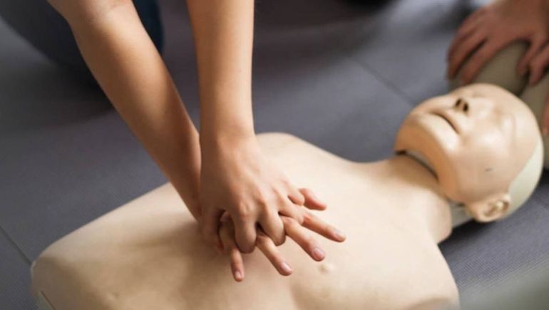 Los policías lograron practicarle RCP a tiempo al niño. Foto: archivo.