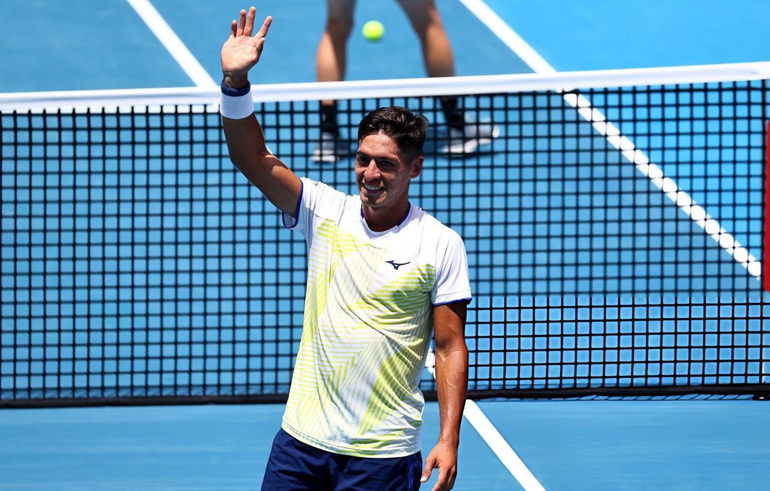 El tenista argentino que ganó dos partidos en un día y va por el primer título del año